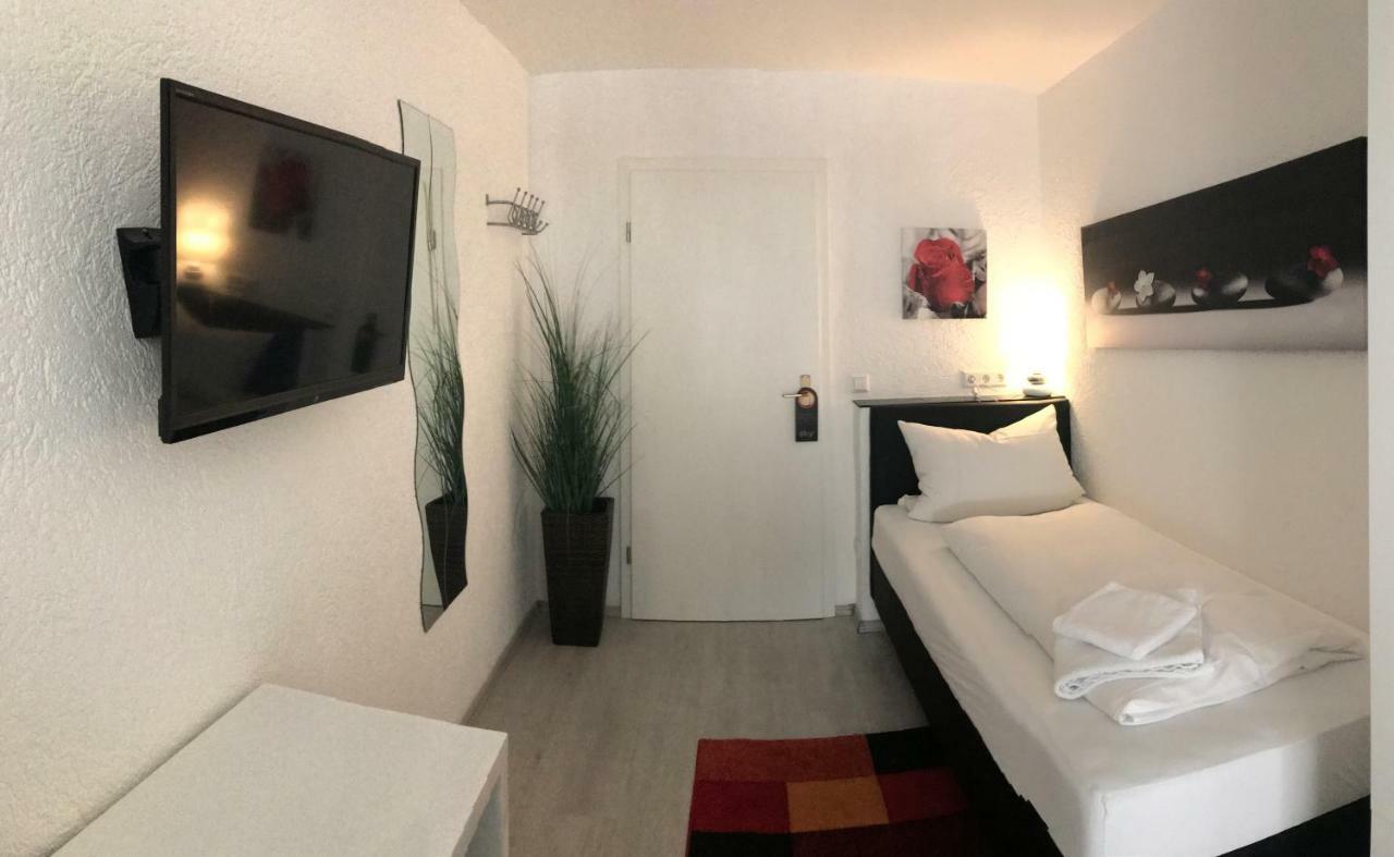 Hotel Berlin Schwetzingen Bagian luar foto